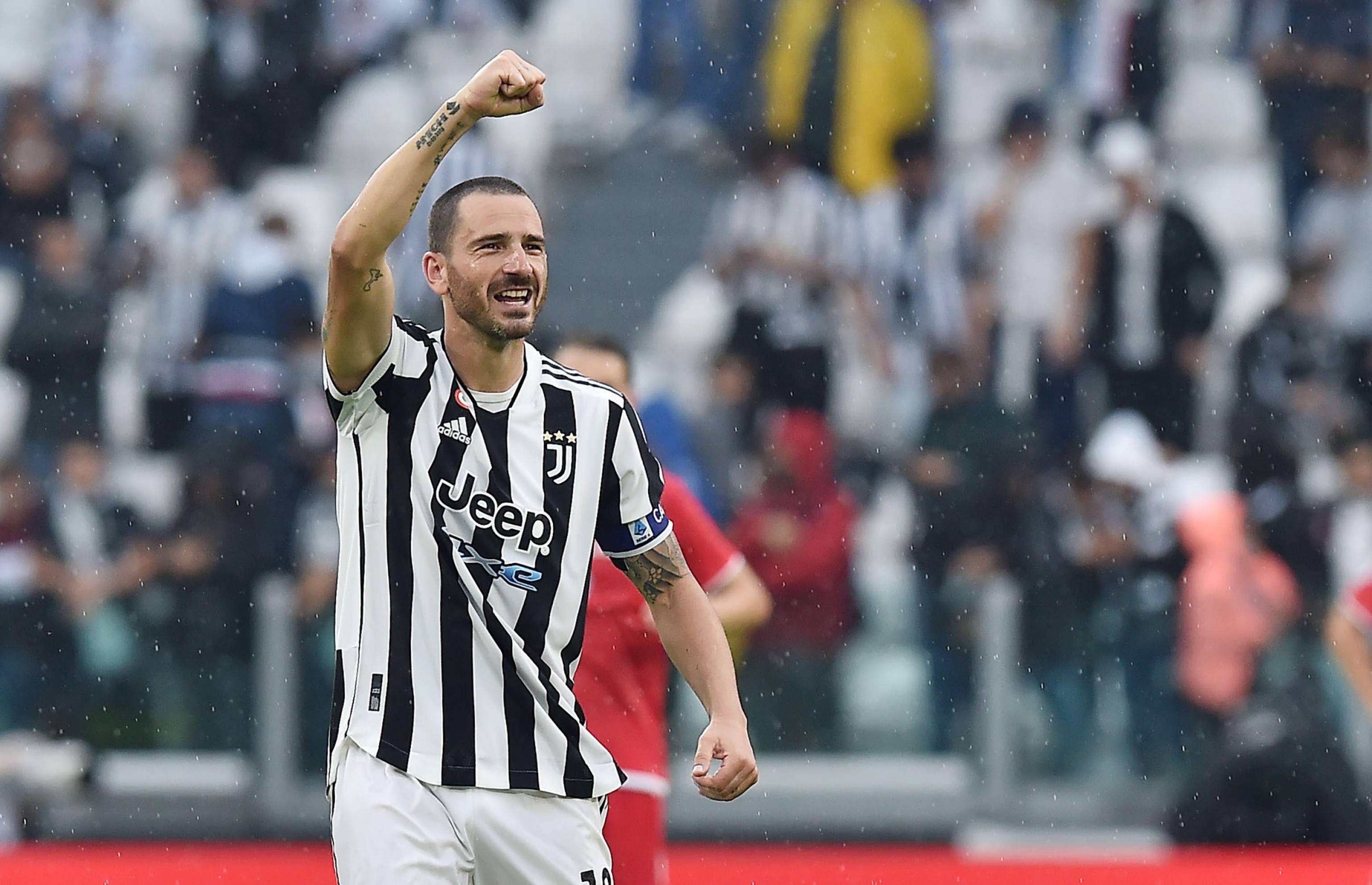 未满21岁意甲赛季至少前15场打进5球，伊尔迪兹比肩皮耶罗（伊尔迪兹未满21岁在意甲单季前15场已进5球，与皮耶罗比肩）