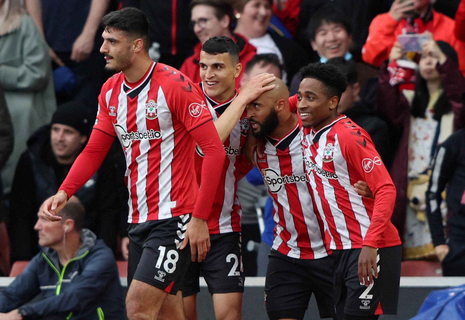 德甲半场：本塞拜尼建功，多特蒙德暂1-0弗赖堡（半场战报：本塞拜尼破门，多特蒙德暂以1-0领先弗赖堡）