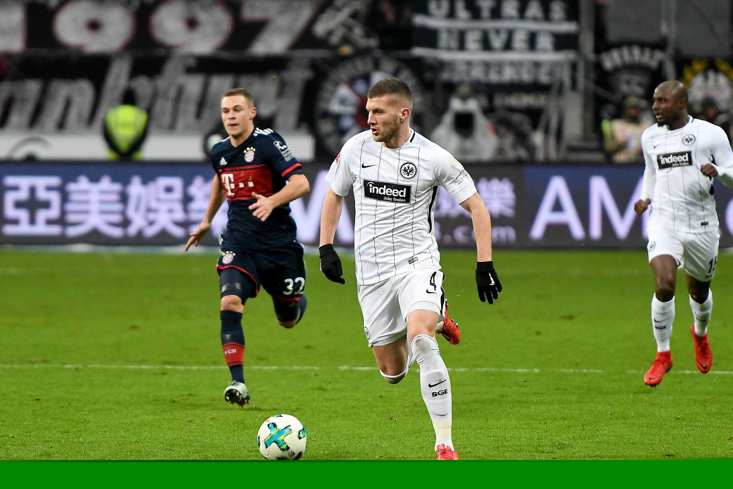 范佩西：温格是我的足球教父；弗格森的管理能力让人惊叹（范佩西：温格是我足球生涯的导师，弗格森的管理才华令人叹服）