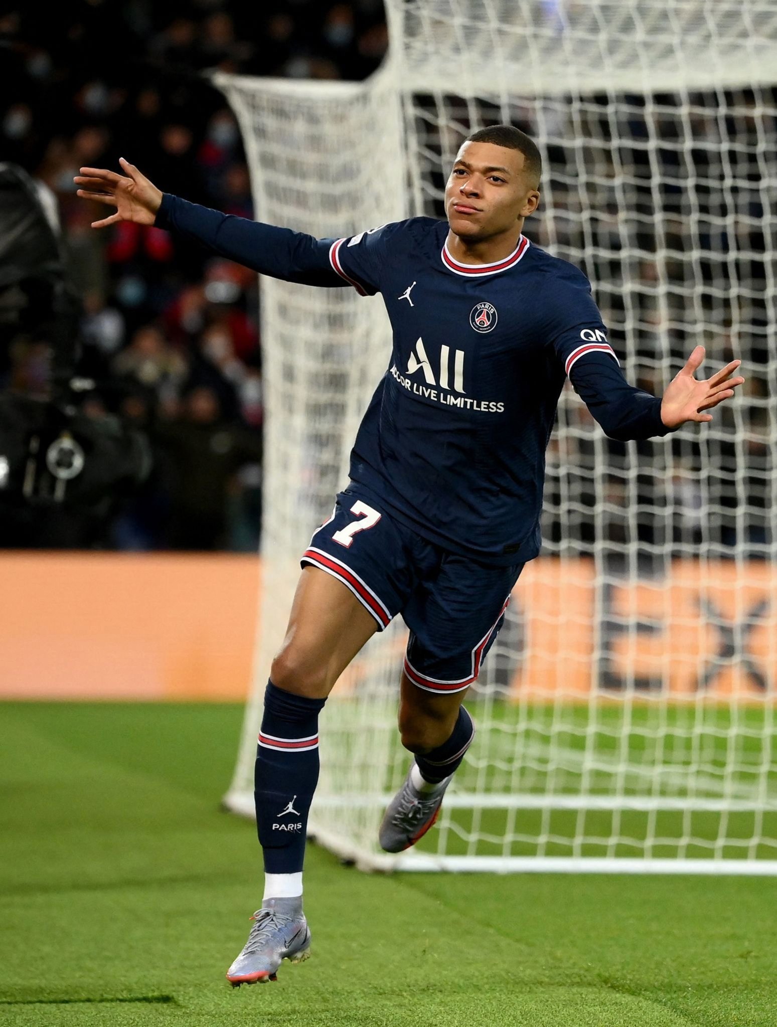 孔帕尼：基米希受脚踝伤势困扰缺阵，奥利塞明天可以出战（孔帕尼：基米希因踝伤缺阵，奥利塞明天有望出战）