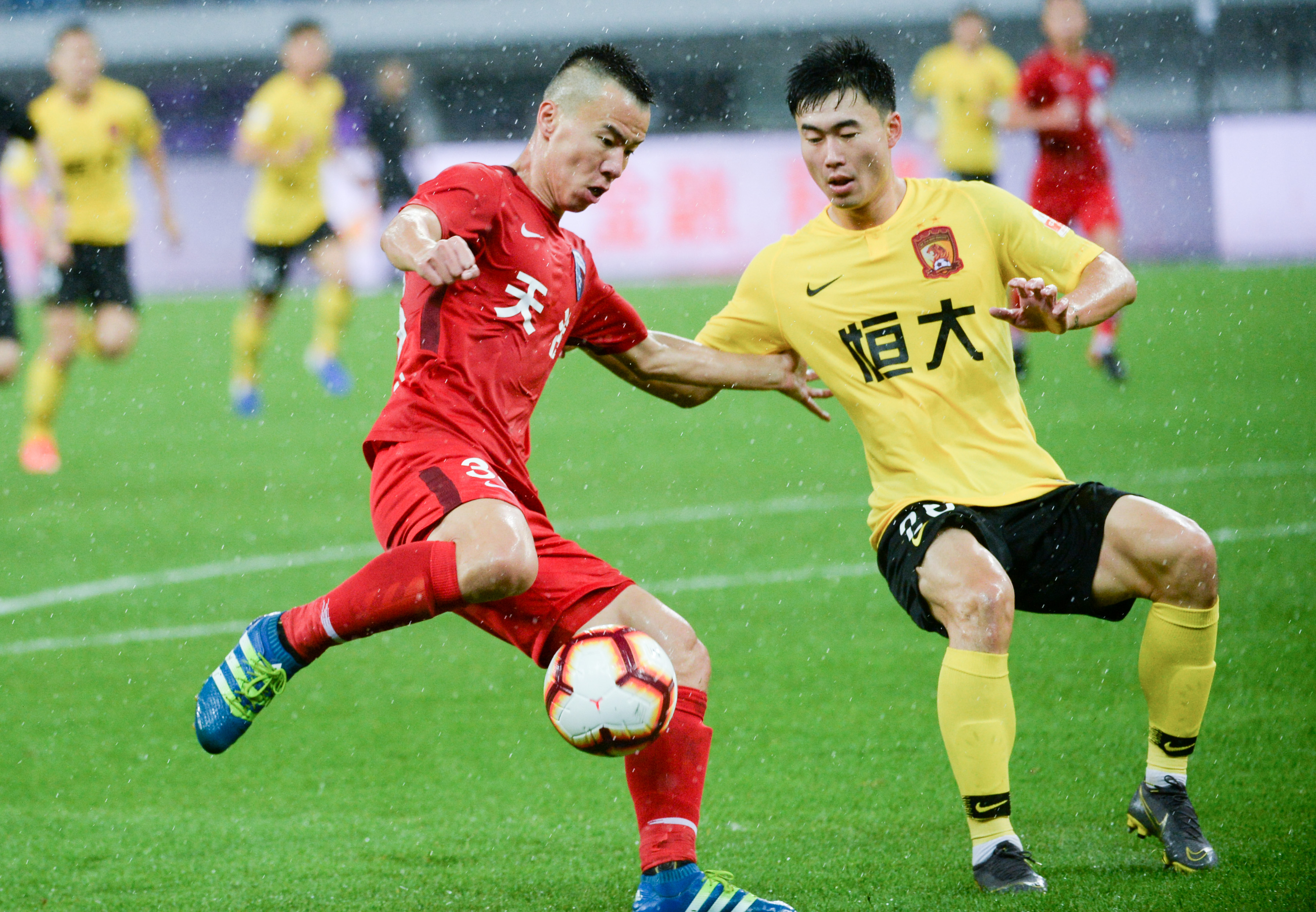 队记：斯玛特因背部伤势，将缺席今天对阵独行侠的比赛