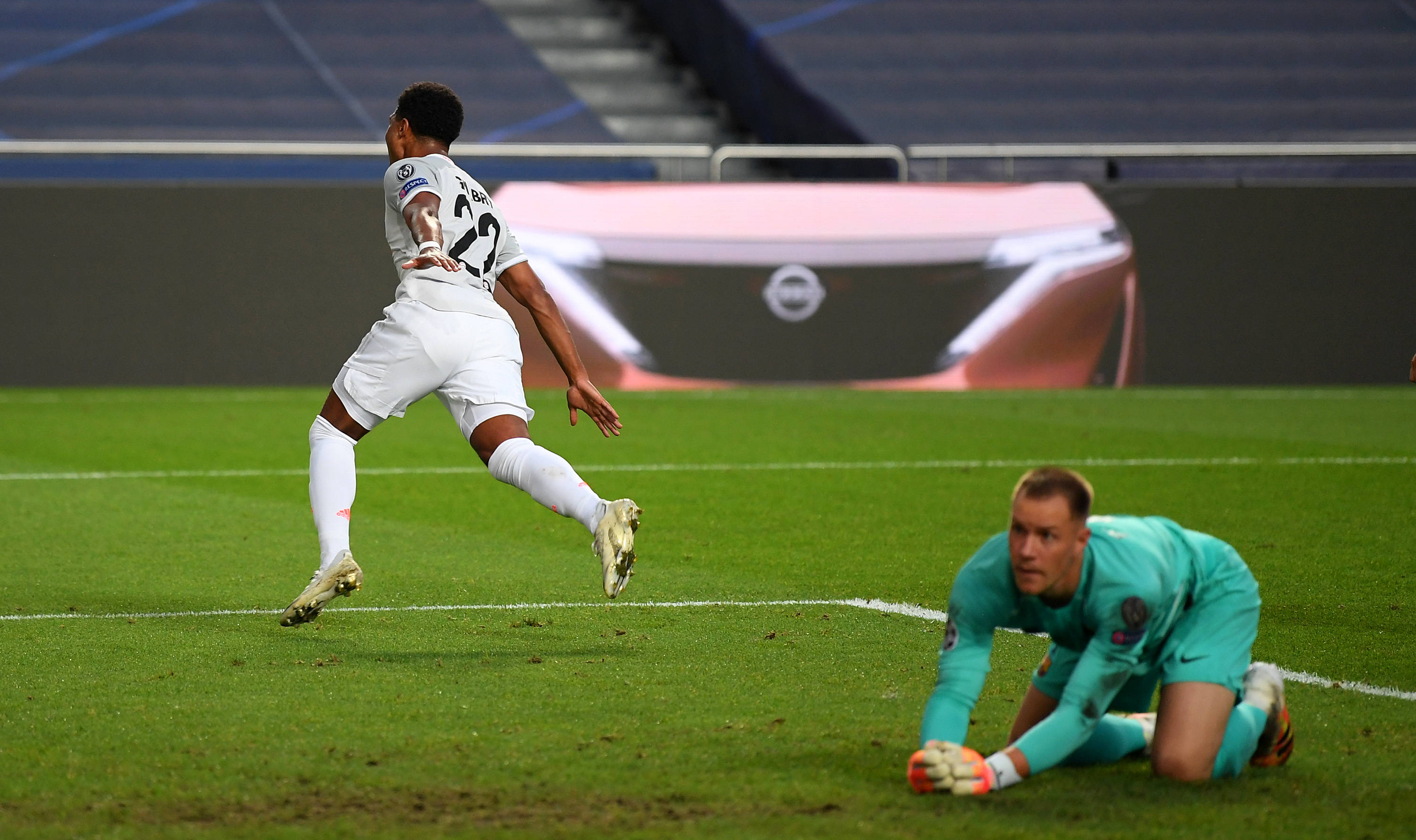 英媒盘点世界杯抽签失误史：机器暂停&场面失控&疑似作弊