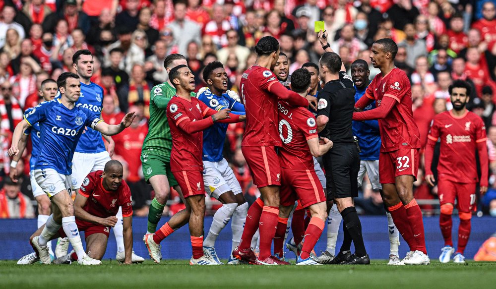 记者：前国门李雷雷有望接替杨智，担任青岛西海岸守门员教练