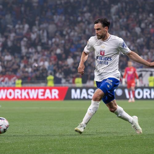 半场：拜仁2-0海登海姆，斯塔尼希奇、奥利塞破门（半场战报：拜仁2-0领先海登海姆，斯塔尼希奇与奥利塞建功）